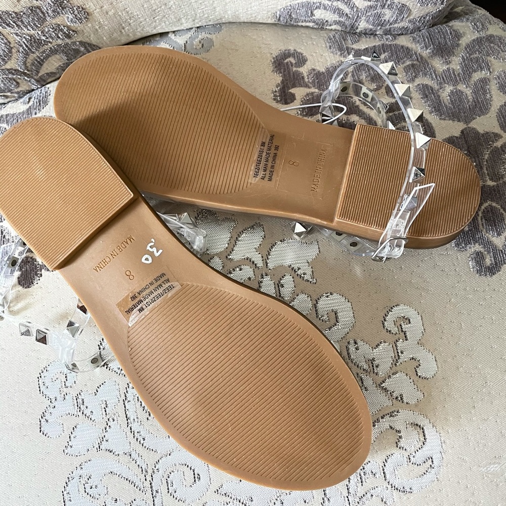 SOLD🆕 STEVE MADDEN TEEZ clear stud sandals Sz 7.5 - Picture 5 of 5